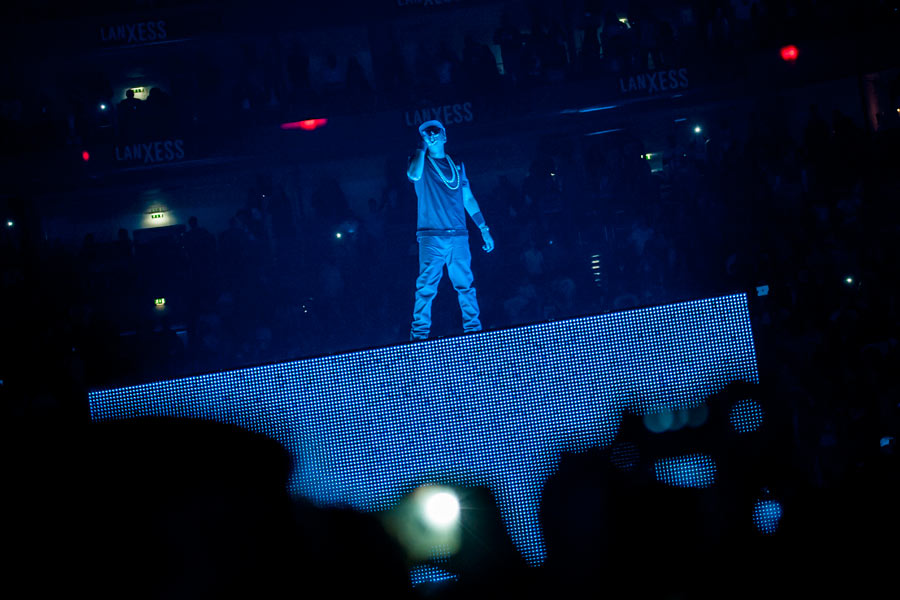 The Throne – You are now watching the throne! – Jay-Z