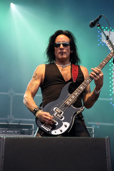 Mit Ricky Warwick am Mikro rocken die alten Säcke gut ab – Thin Lizzy