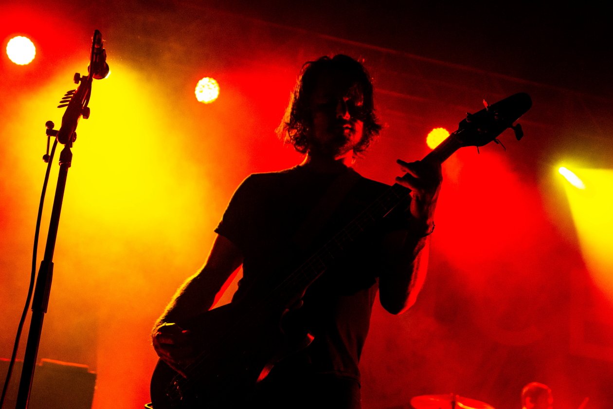 Thrice sind everywhere to be nowhere. – Thrice.