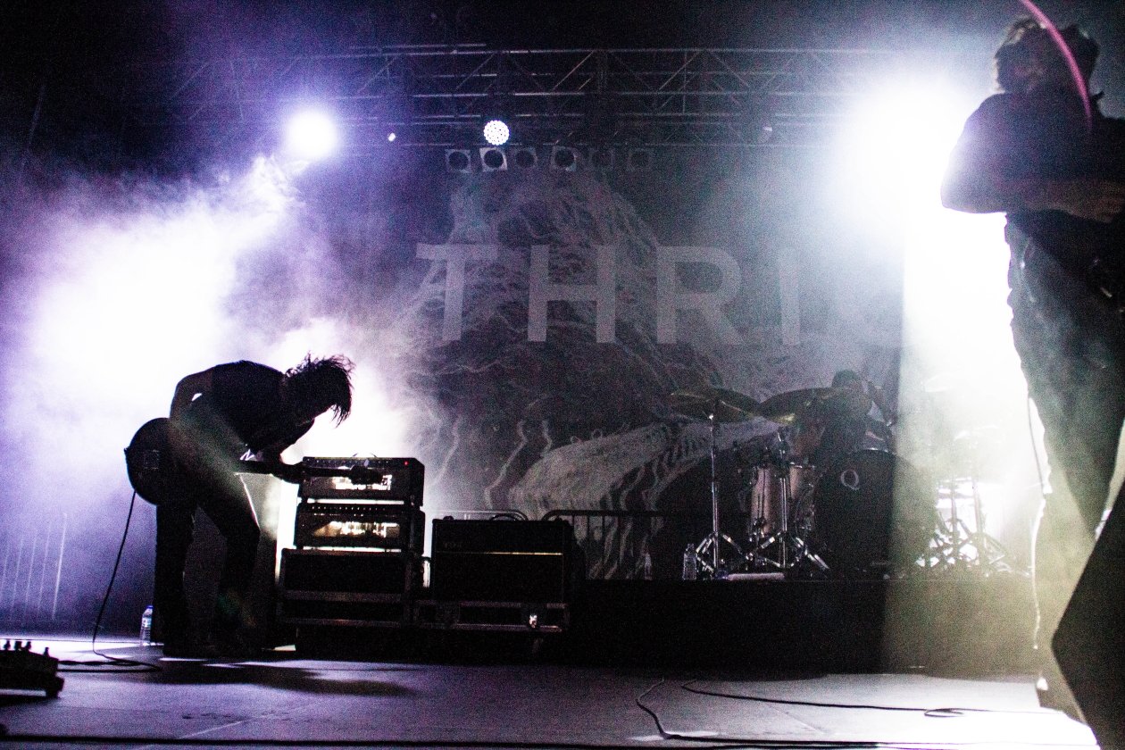 Thrice sind everywhere to be nowhere. – Thrice.