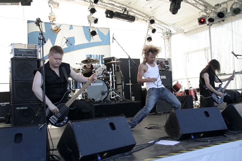 Mussten mehr oder weniger als Pausenclowns auf der Camel Stage ran. – Tieflader