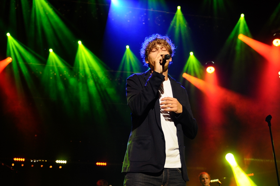 Tim Bendzko – Beim New Pop Festival 2011 rettete er die Damenwelt. – Die Damen im Publikum ...