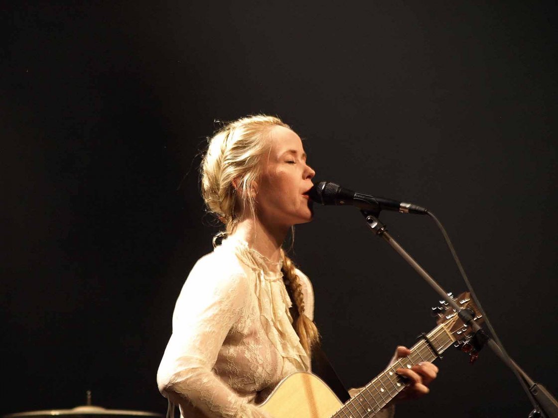 Gänsehaut pur im Darmstädter Staatstheater – Tina Dico.