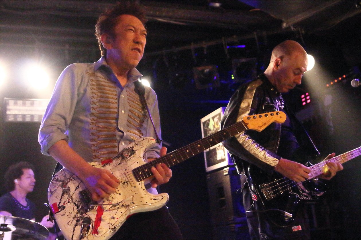 Tomoyasu Hotei – Ein Japaner in der Hauptstadt. – Hotei mit Band in Berlin.