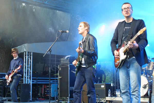 Tomte – Thees und Kollegen beim Monsters Of Spex 2005. – 
