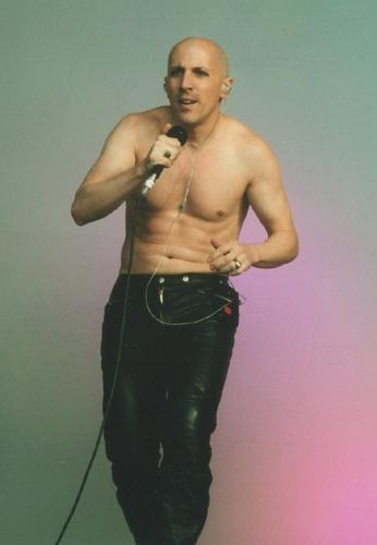 Auf dem Southside 2001 spielten Tool bei strahlendem Sonnenschein. Coole Show auch ohne Versteckspiel! – 