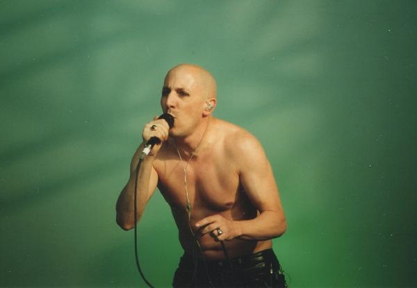 Auf dem Southside 2001 spielten Tool bei strahlendem Sonnenschein. Coole Show auch ohne Versteckspiel! – 