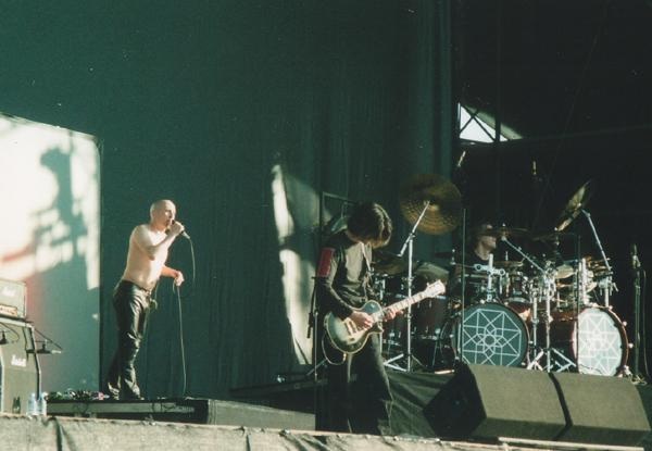Auf dem Southside 2001 spielten Tool bei strahlendem Sonnenschein. Coole Show auch ohne Versteckspiel! – 