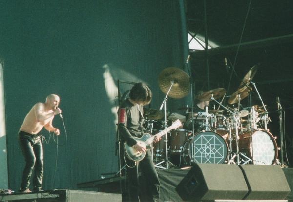 Auf dem Southside 2001 spielten Tool bei strahlendem Sonnenschein. Coole Show auch ohne Versteckspiel! – 