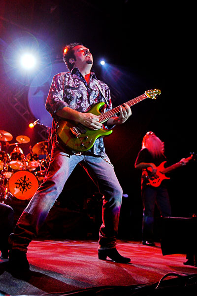 Mit dem zwölften Album auf Tour: Toto zu Gast in der Philipshalle. – 