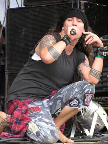 Tourettes Syndrome – Die Band um Michele Madden ist genauso wild und unberechenbar, wie die Frontdame. – 