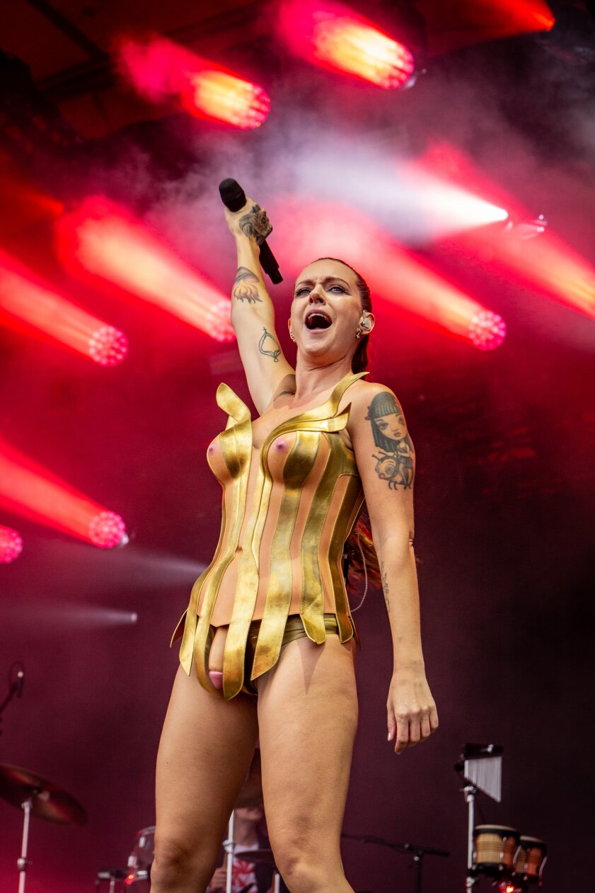 Tove Lo – Schwedens Superstar auf der Orange Stage. – Mitsingen?
