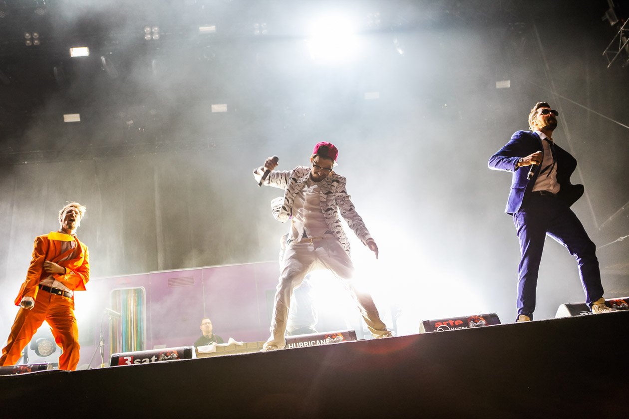 Trailerpark – Der Gig der Crack Street Boys fiel Starkregen und Unwetter zum Glück nicht zum Opfer. – Haben ein textsicheres Publikum.