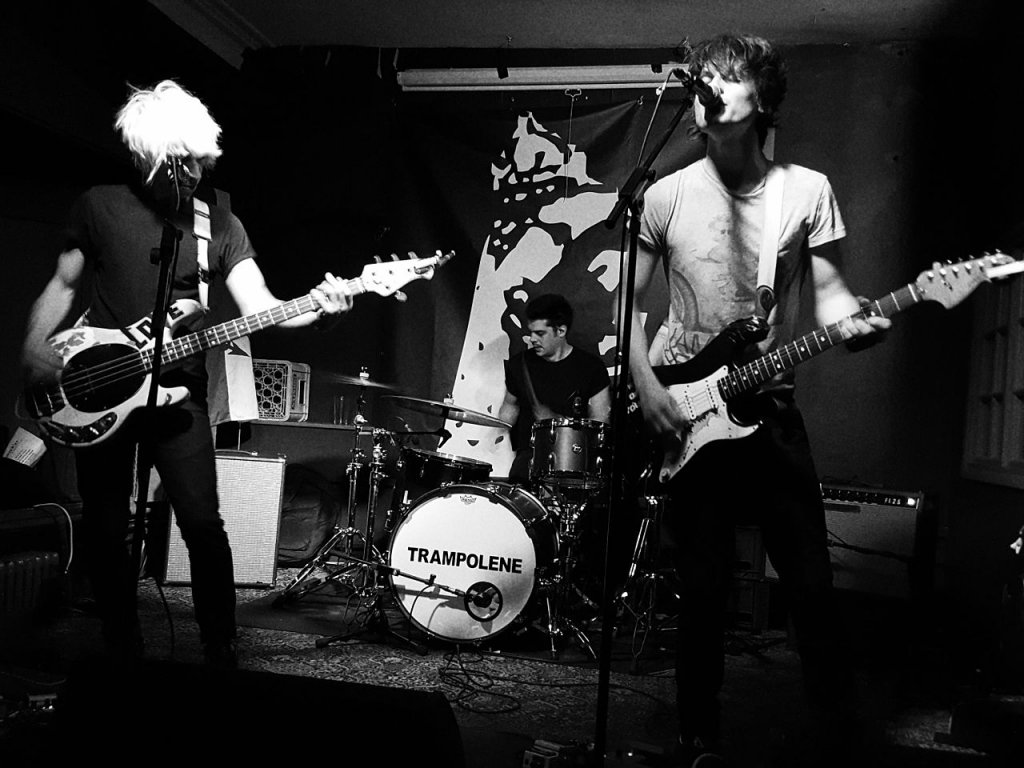 Trampolene