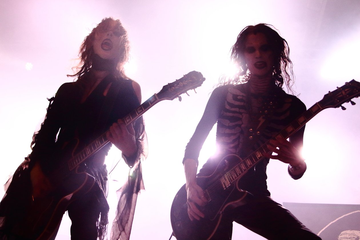 Vampirischer Support von "Down Below" für Arch Enemy. – Tribulation.