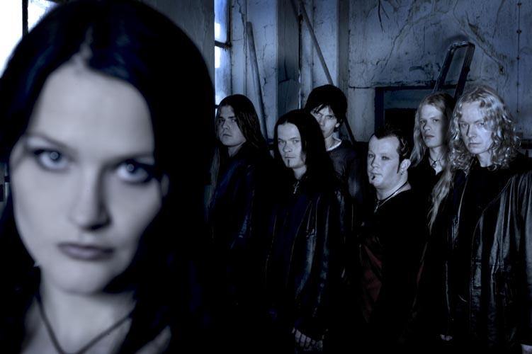 Tristania, geschmackvoll in Szene gesetzt. – Altogether now!