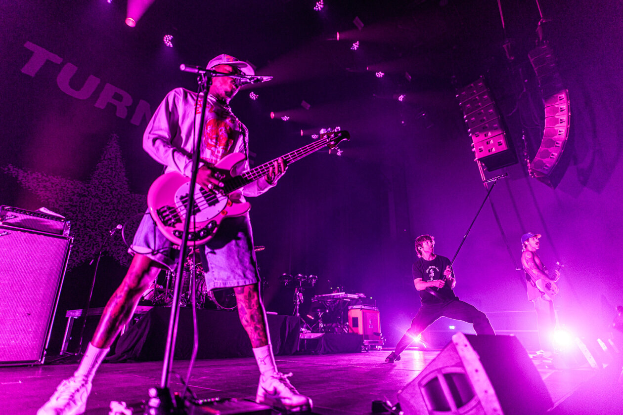 Die US-Hardcore-Band spielt ein denkwürdiges Konzert: viel Respekt und musikalisch perfekt. – Turnstile.