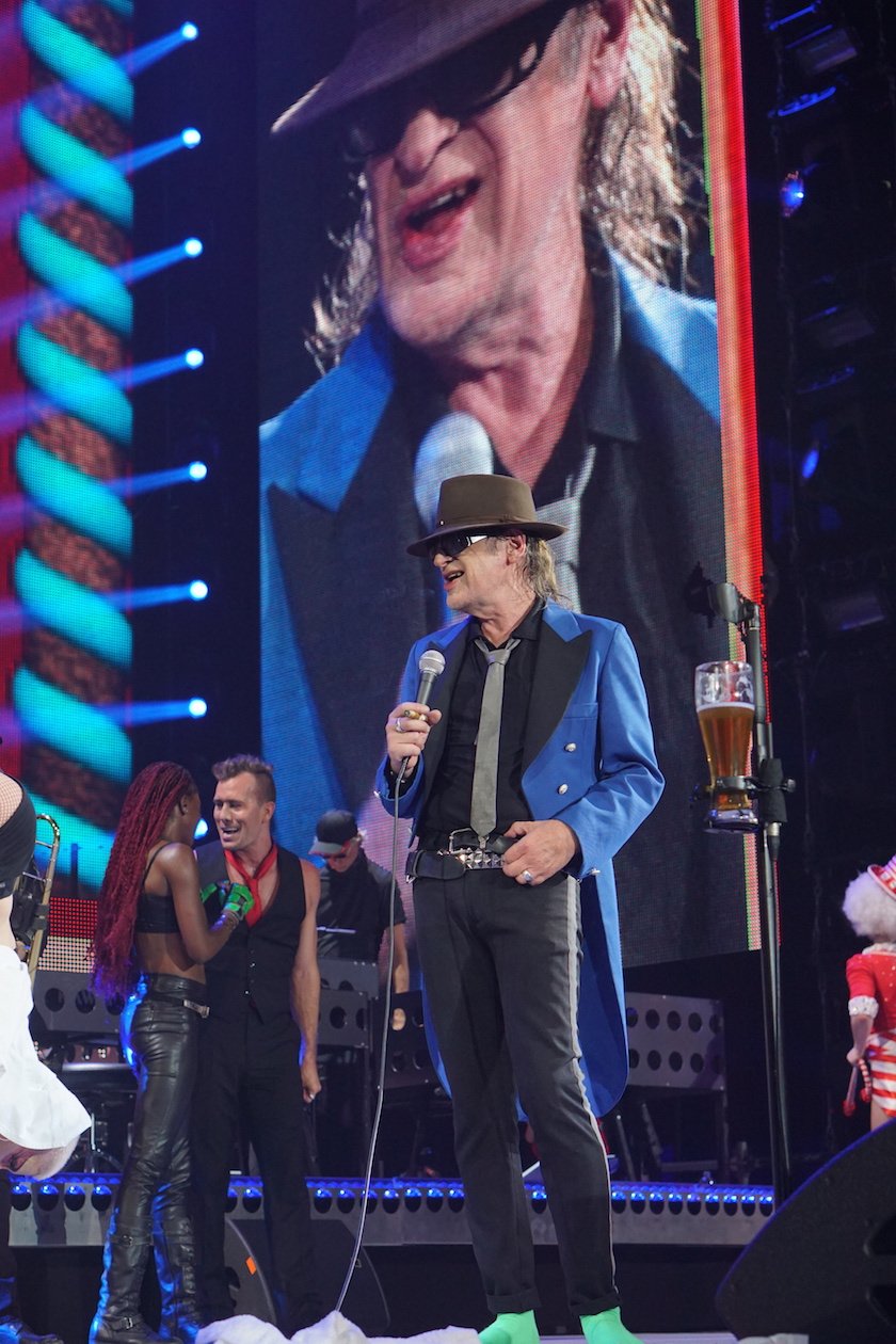 Udo Lindenberg – Zwei Abende nacheinander ausverkauft: Der Panikpräsident in Bestform. – Bierchen muss sein.