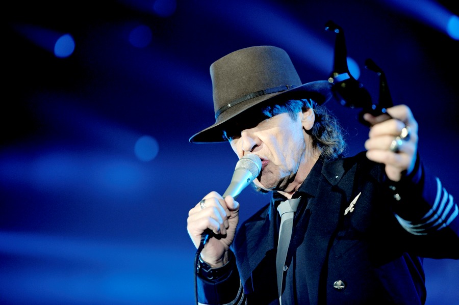 Udo Lindenberg – Der Panikpräsident rockt die Republik. Der Wahnsinn in 40 Bildern! – Gitarren statt Knarren stand einst auf der Lederjacke, die er...