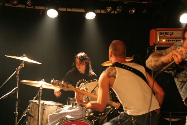 V8Wankers – Dreckig, verschwitzt, laut, was will man mehr von Offenbachs Rotz'n'Rollern? – 