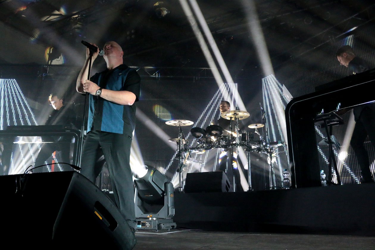 VNV Nation – Ronan Harris begeistert mit neuer Band Stuttgart. – Der Abend beginnt ruhig und nimmt dann an Fahrt auf