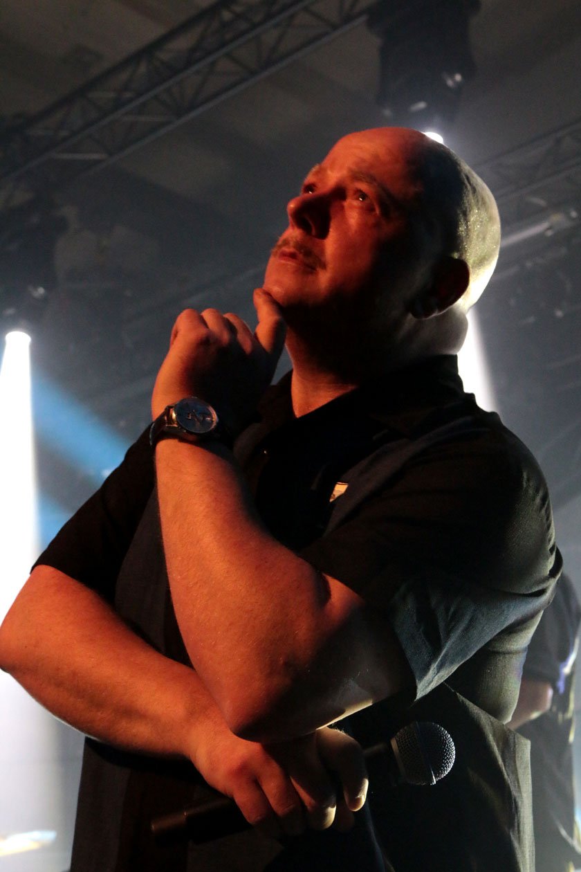 VNV Nation – Ronan Harris begeistert mit neuer Band Stuttgart. – For those who chose to pose