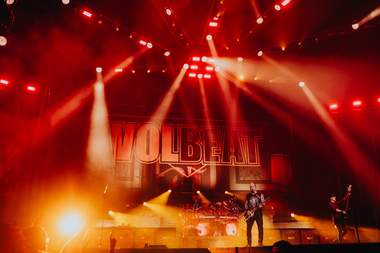 Die Dänen kommen 2026 als Headliner zu Rock am Ring/Rock im Park. – Volbeat.