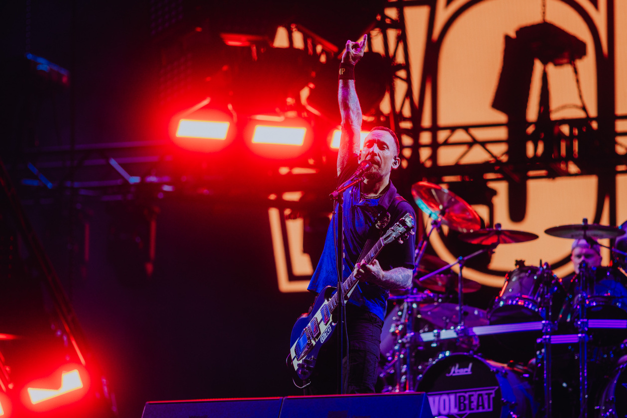 Headliner am Samstag: Die Dänen um Michael Poulsen. – Volbeat.