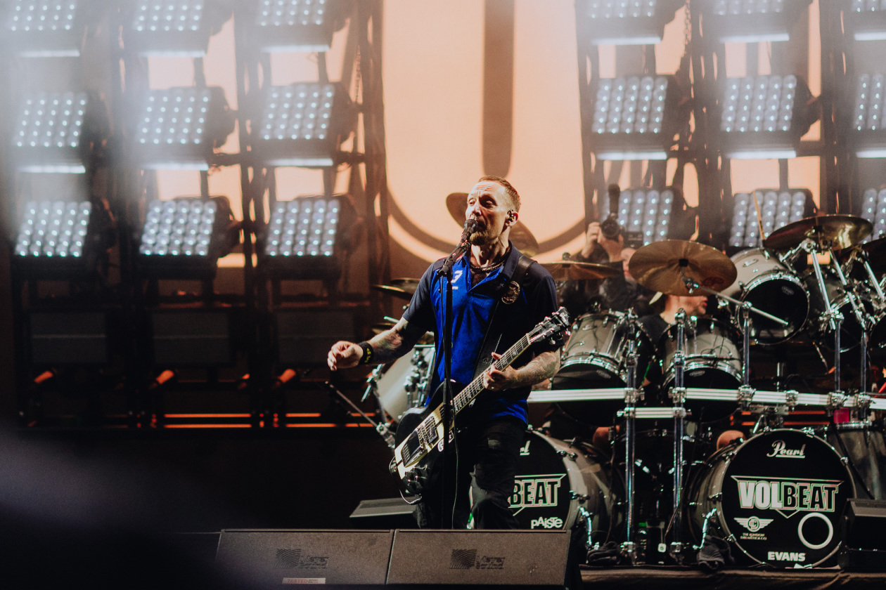 Headliner am Samstag: Die Dänen um Michael Poulsen. – Volbeat.