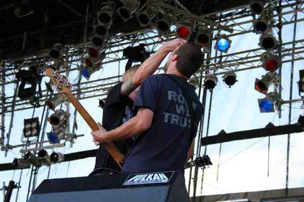 Volbeat – Kamen mit Verspätung aber rockten die Bühne. – 