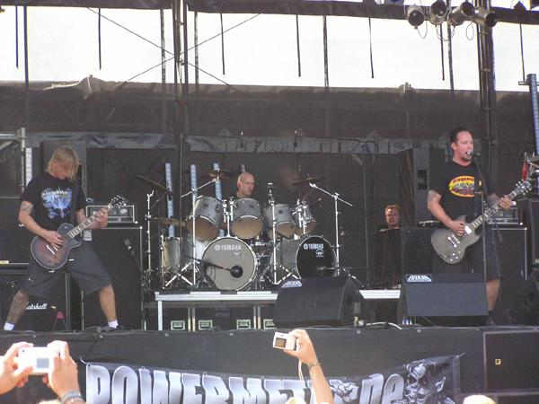 Volbeat – Kamen mit Verspätung aber rockten die Bühne. – 