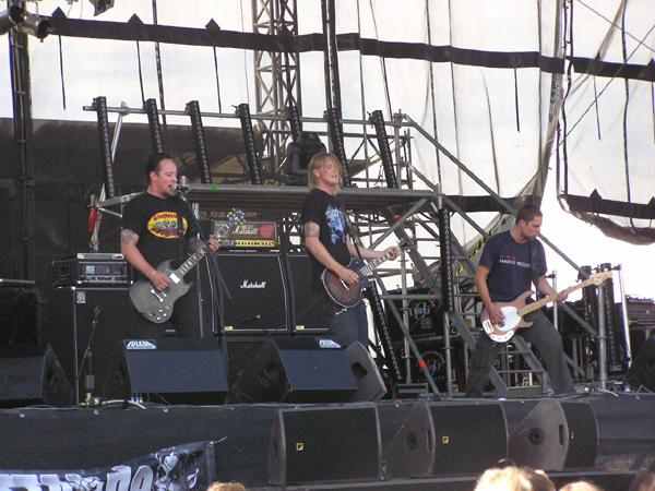 Volbeat – Kamen mit Verspätung aber rockten die Bühne. – 