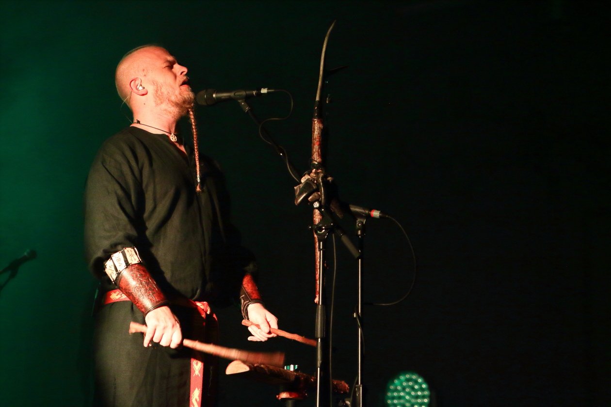 Einar Selvik und Gefolge im ausverkauften Huxleys. – Wardruna