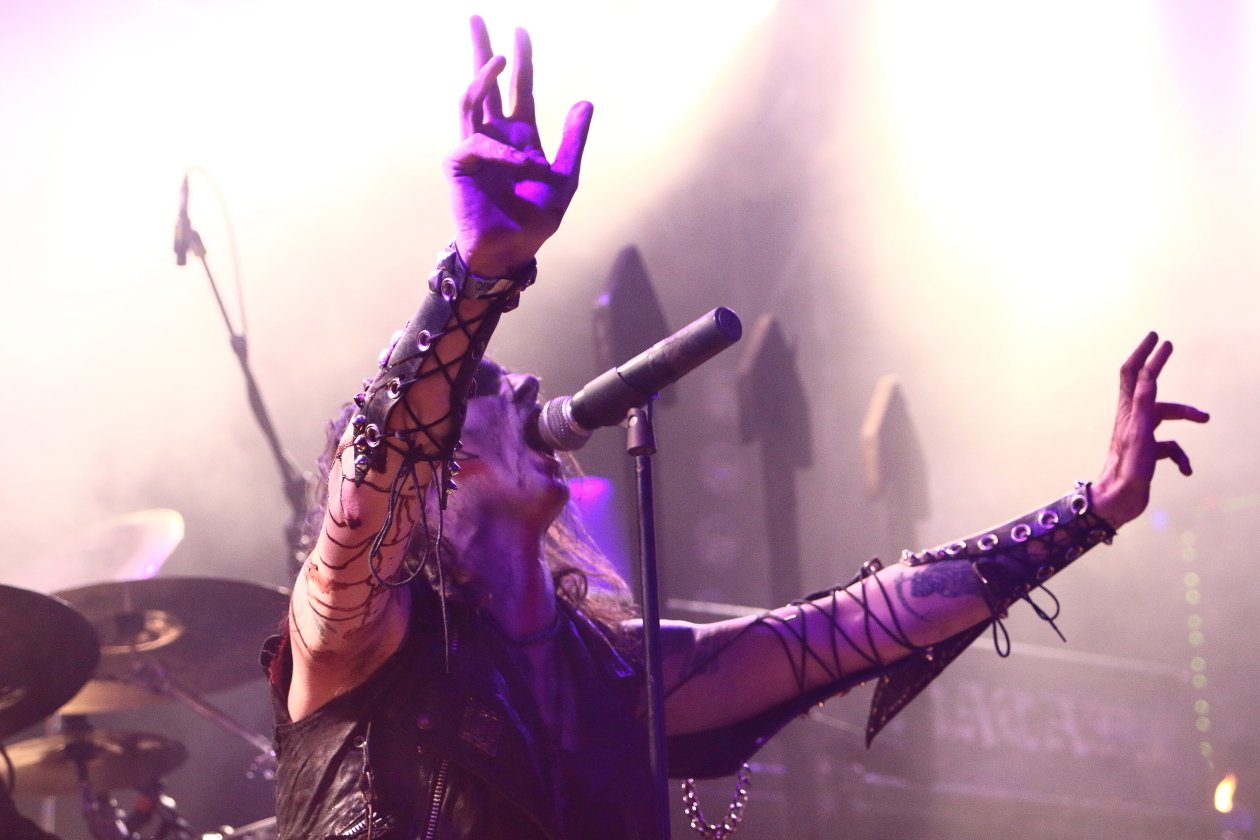 Watain – Erik Danielsson huldigt vor ausverkauftem Haus dem Satan. – Erik Danielsson.
