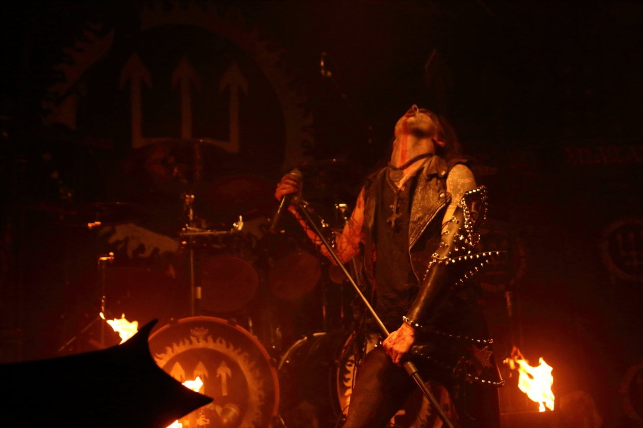 Watain – Erik Danielsson huldigt vor ausverkauftem Haus dem Satan. – Heute brennt Berlin.