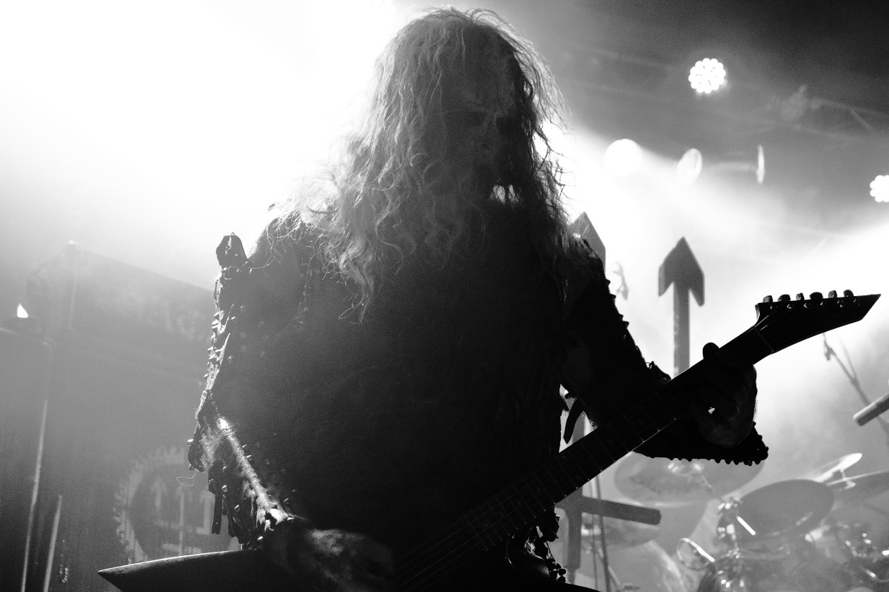 Watain – Erik Danielsson huldigt vor ausverkauftem Haus dem Satan. – Pelle Forsberg.