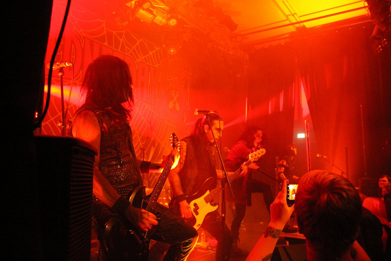 Wednesday 13 – Halloween live in Cannstatt mit den Amis. – Kommunikation mit dem Publikum ...