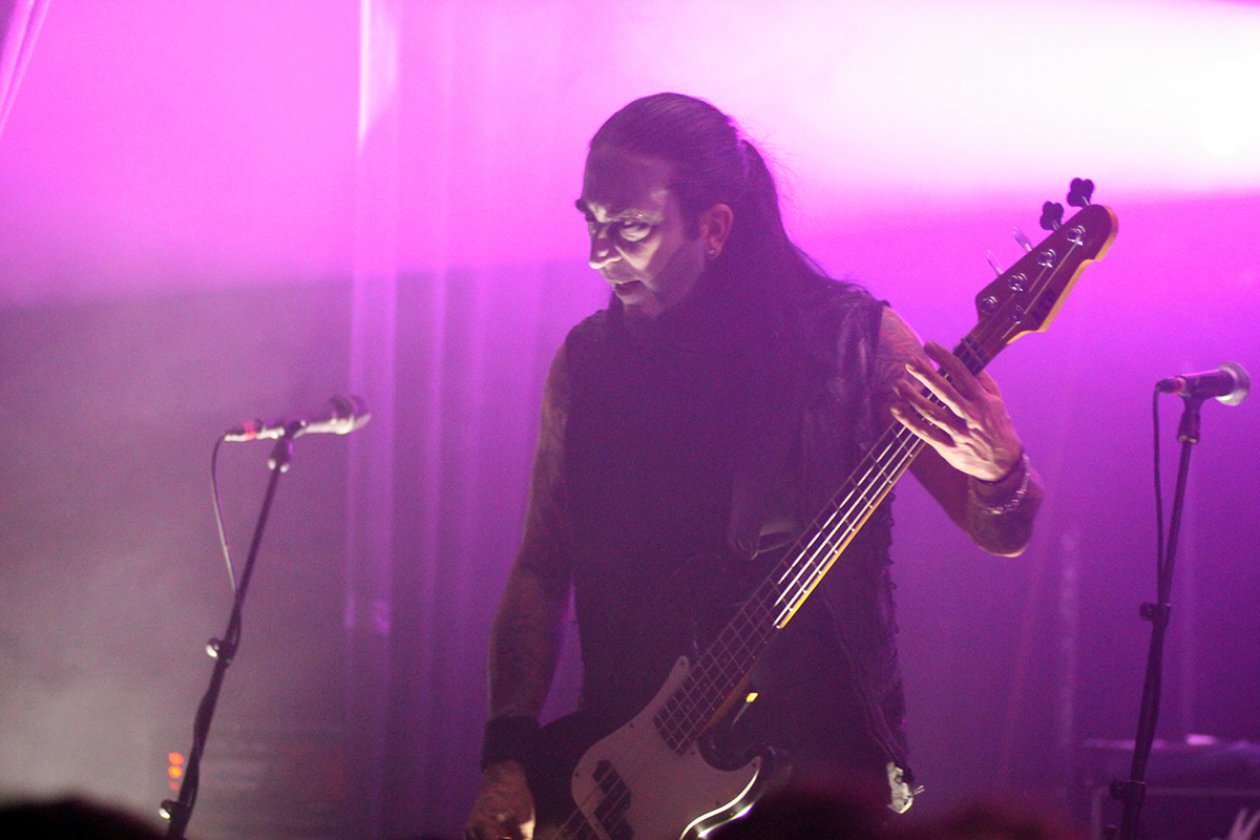 Wednesday 13 – Halloween live in Cannstatt mit den Amis. – ... komplett von Teenie-Mädels bevölkert sind...