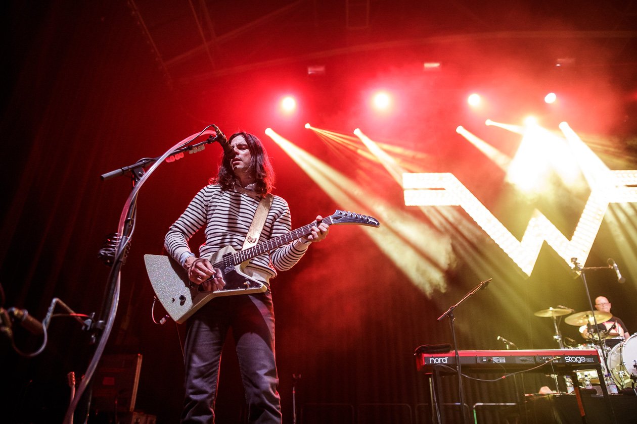 Weezer – Beverly Hills in town: Rivers Cuomo und Gang! – Scott Shriner.