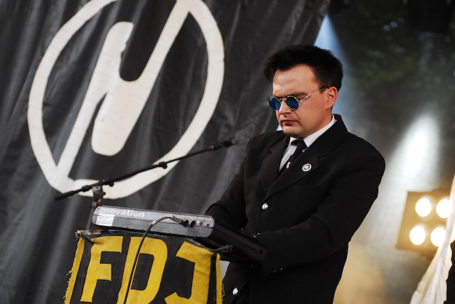 Welle: Erdball live beim Amphi Festival in Köln. – 
