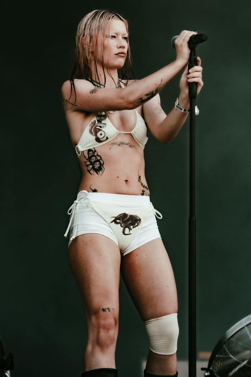 Die britische Band lieferte eine der coolsten Festivalperformances überhaupt. – Wet Leg.
