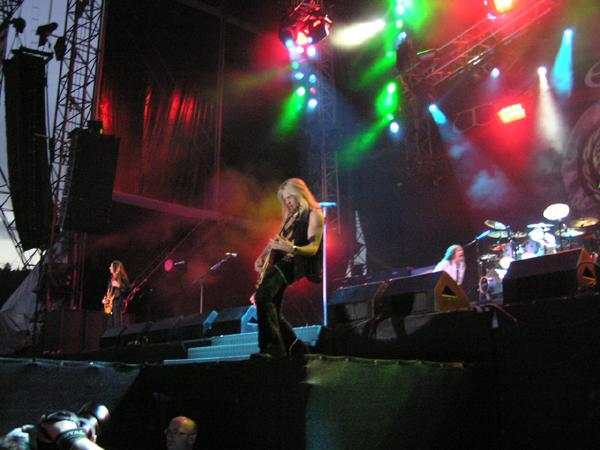 Whitesnake – Auch der alte Dave sorgt noch für ein paar feuchte Slips. – 
