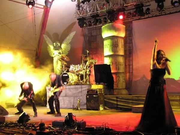 Within Temptation – Warteten auch mit neuem Material auf dem Zillo auf: Within Tempataion – 