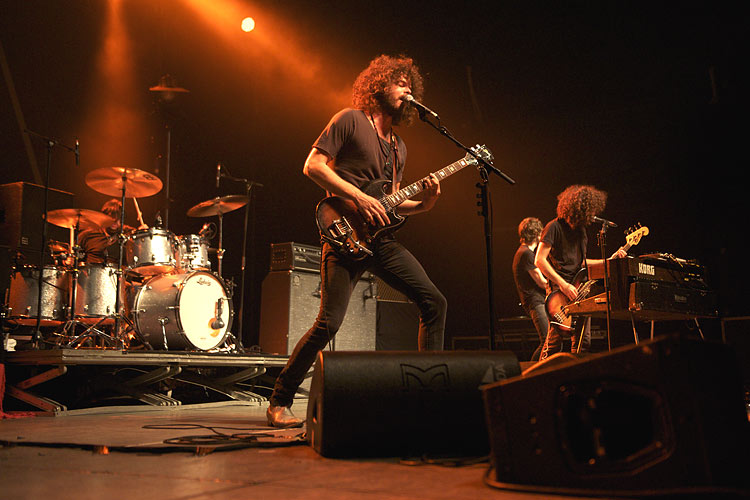 Return of the Wuschelkopf: Wolfmother rocken das Palladium. – Wolfmother in Köln