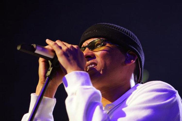 Xavier Naidoo – Naidoo liest die Messe in Köln und die Gemeinde feiert ihn. – 