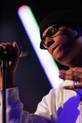 Xavier Naidoo – Naidoo liest die Messe in Köln und die Gemeinde feiert ihn. – 