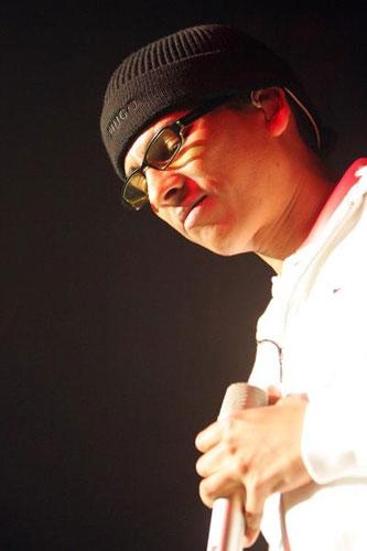 Xavier Naidoo – Naidoo liest die Messe in Köln und die Gemeinde feiert ihn. – 