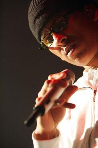 Xavier Naidoo – Naidoo liest die Messe in Köln und die Gemeinde feiert ihn. – 