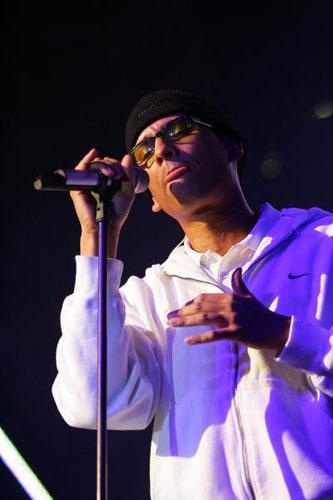 Xavier Naidoo – Naidoo liest die Messe in Köln und die Gemeinde feiert ihn. – 
