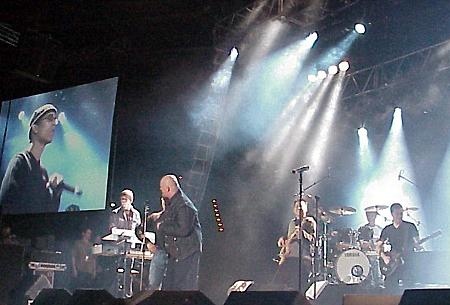 Xavier Naidoo mit den Söhnen Mannheims bei 'Rock gegen rechte Gewalt' in Berlin. – 